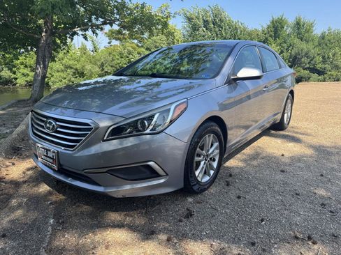 Used 2017 Hyundai Sonata SE FWD image 11