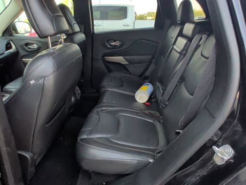 Used 2018 Jeep Cherokee Limited AWD/4WD image 5