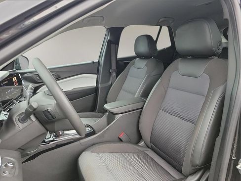 Used 2024 Chevrolet Trax LT FWD image 11