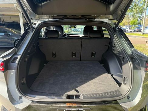 Used 2025 Chevrolet Equinox EV LT w/ Convenience Package image 9