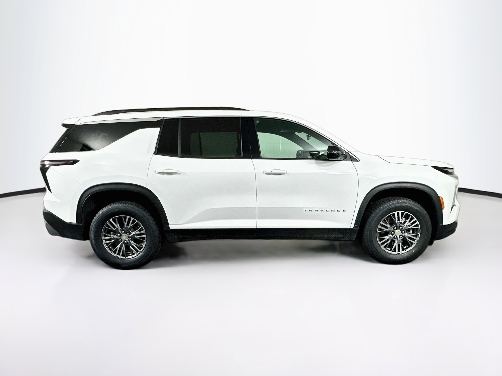 Used 2025 Chevrolet Traverse LT FWD image 10