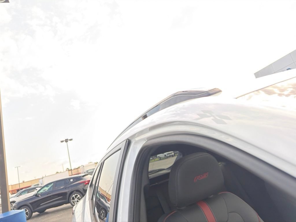 Used 2024 Chevrolet Trax RS w/ Sunroof Package FWD image 11