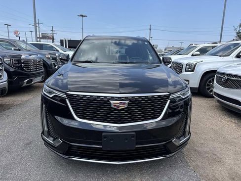 Used 2022 Cadillac XT6 Premium Luxury w/ Technology Package image 2