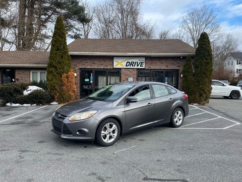 Used 2014 Ford Focus SE image 4