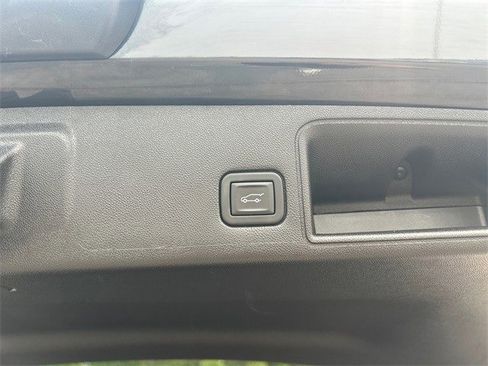 Used 2023 GMC Terrain Denali image 16