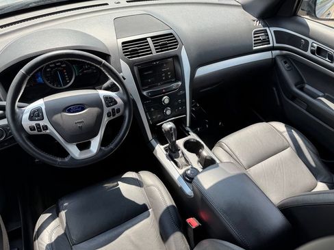 Used 2015 Ford Explorer XLT w/ Equipment Group 202A AWD/4WD image 11