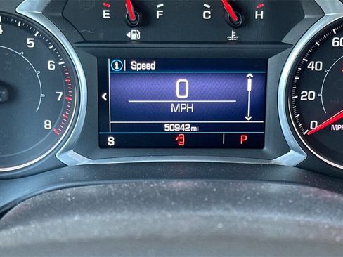 Used 2022 GMC Acadia SLE image 28