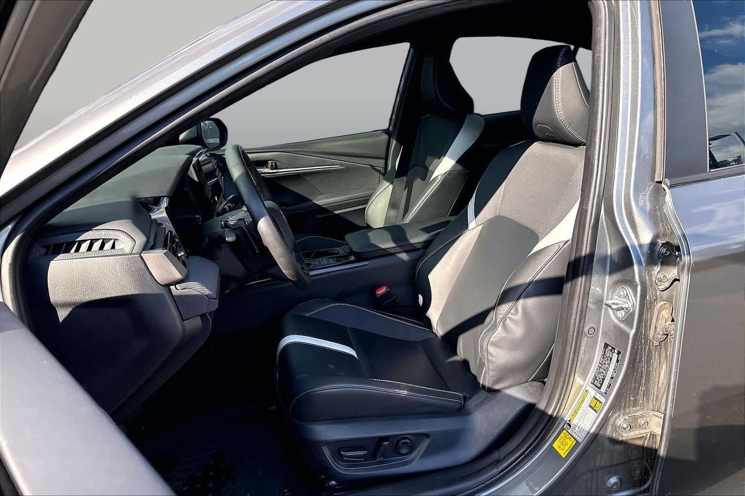 Used 2025 Toyota Camry SE FWD image 7