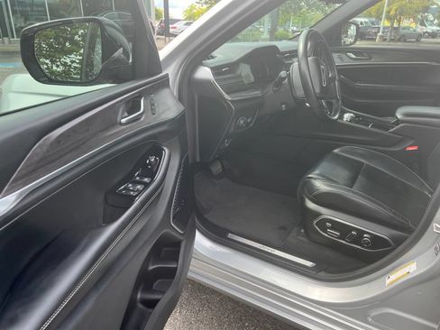 Used 2021 Jeep Grand Cherokee L Overland w/ Luxury Tech Group IV AWD/4WD image 29