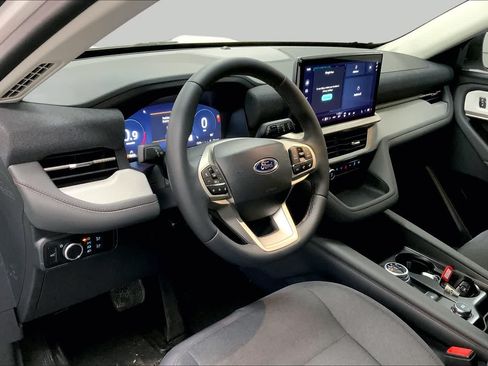 New 2026 Ford Explorer Active RWD image 7