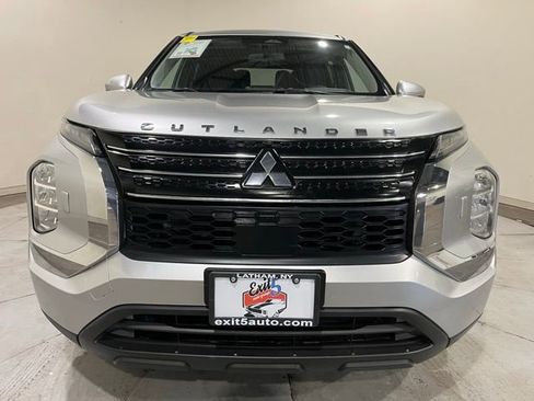 Used 2022 Mitsubishi Outlander ES image 5