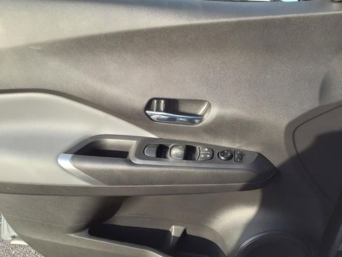 Used 2023 Nissan Kicks SR w/ SR Premium Package FWD image 7