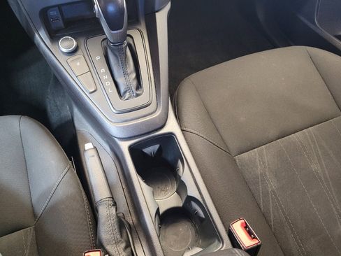 Used 2016 Ford Focus SE w/ SE Cold Weather Package FWD image 26