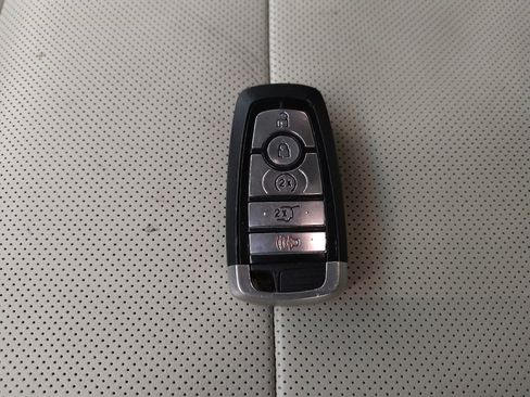 Used 2019 Ford Explorer Limited w/ Limited Luxury Package FWD image 32