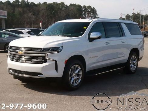 Used 2023 Chevrolet Suburban Premier image 3
