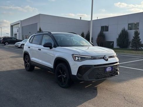 New 2026 Volkswagen Taos SE AWD/4WD image 1