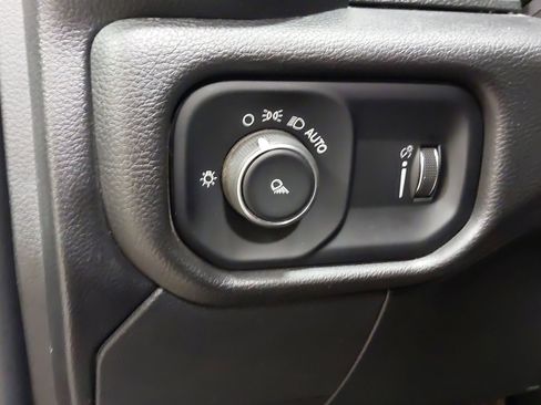 Used 2024 RAM 3500 Tradesman w/ Chrome Appearance Group image 23