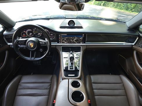 Used 2022 Porsche Panamera 4 Platinum Edition AWD/4WD image 10