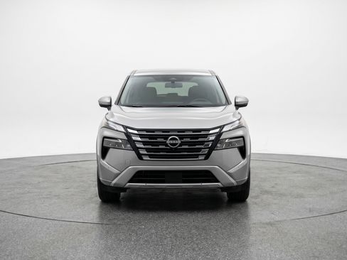 Used 2025 Nissan Rogue SV AWD/4WD image 2
