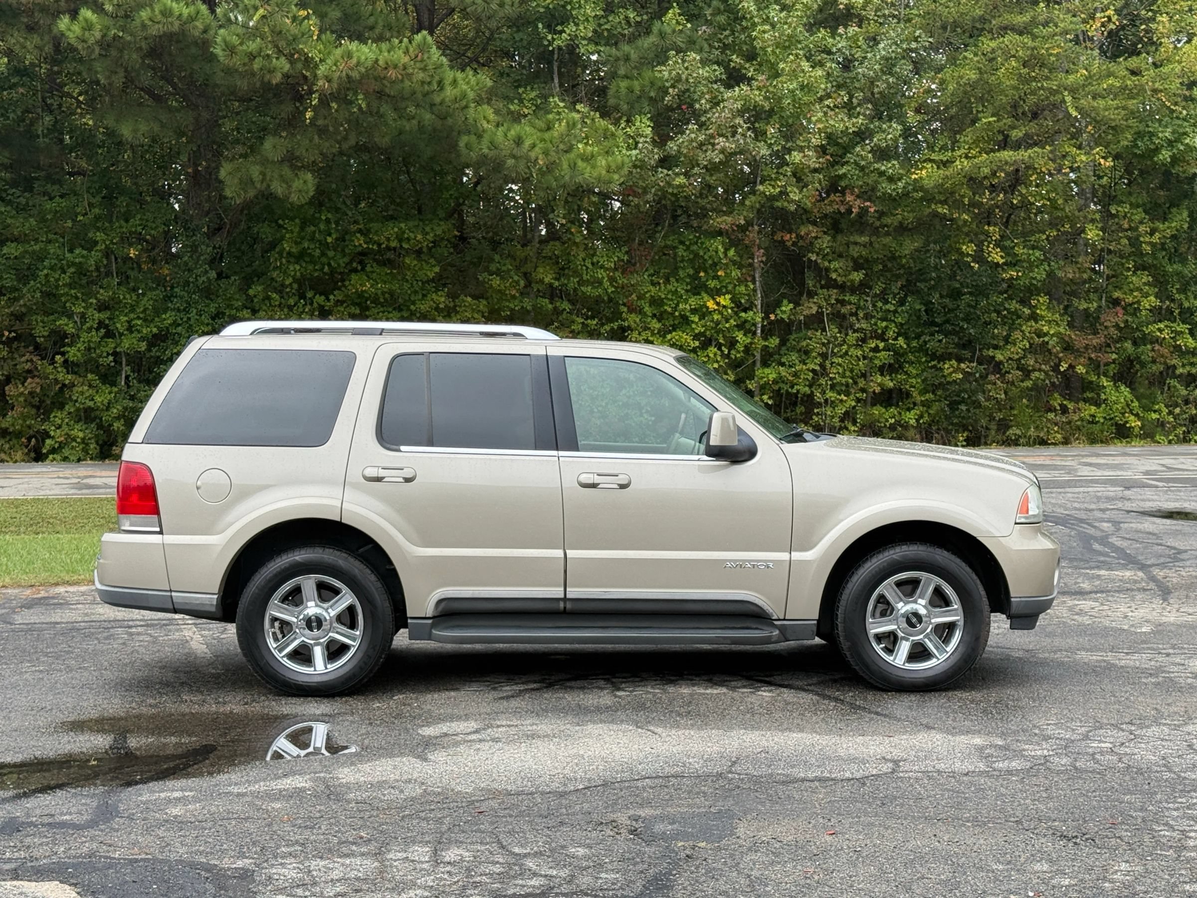 Used 2004 Lincoln Aviator AWD image 3