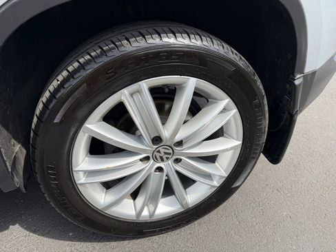 Used 2011 Volkswagen Tiguan SEL AWD/4WD image 26