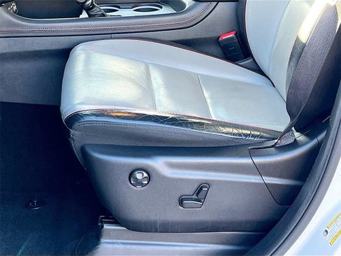 Used 2023 Dodge Durango GT image 18