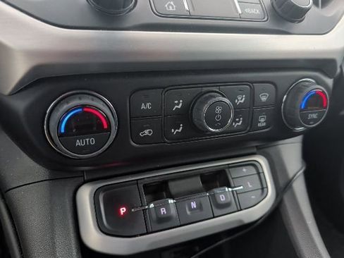 Used 2023 GMC Acadia SLT w/ Elevation Edition FWD image 14