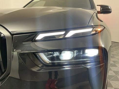 Certified 2025 BMW X7 M60i image 8