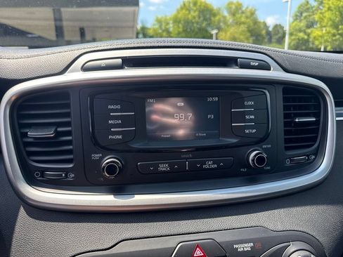 Used 2016 Kia Sorento AWD image 19