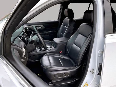 Used 2023 Chevrolet Traverse LT image 15