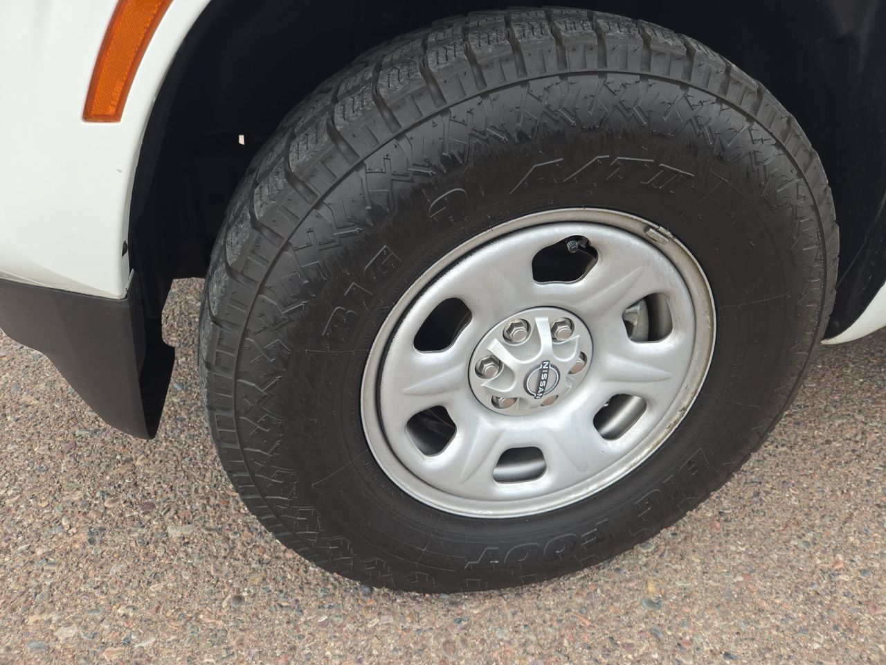 Used 2024 Nissan Frontier S RWD image 25