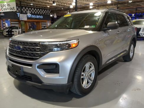Used 2022 Ford Explorer XLT image 1