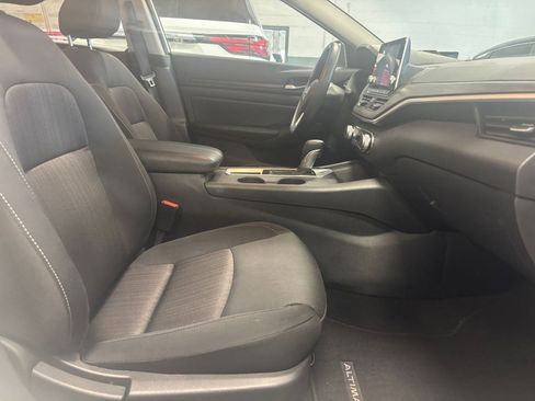 Used 2025 Nissan Altima 2.5 SV image 28
