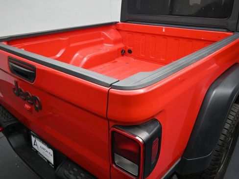 Used 2023 Jeep Gladiator Rubicon AWD/4WD image 18