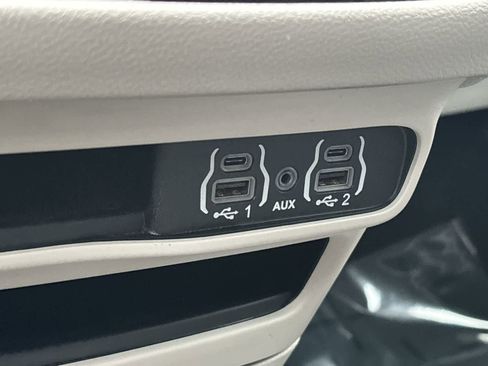 Certified 2024 Chrysler Pacifica Touring-L image 29