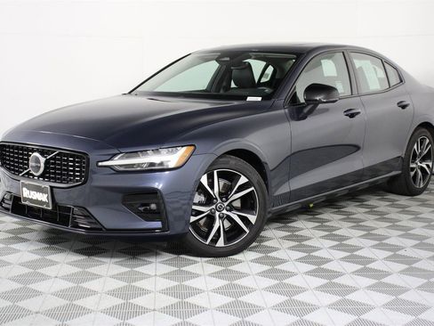 Certified 2023 Volvo S60 B5 Core image 3
