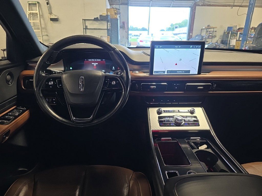 Used 2022 Lincoln Aviator Grand Touring w/ Elements Package Plus AWD/4WD image 4