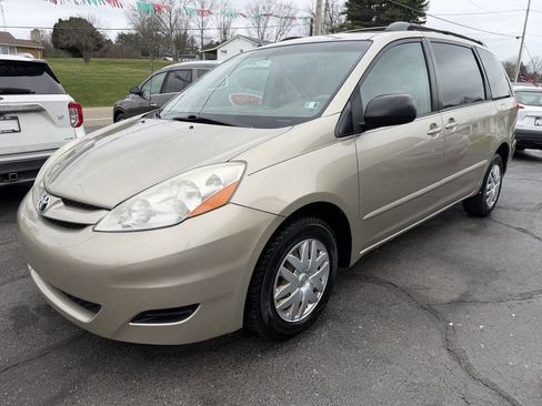 Used 2009 Toyota Sienna LE image 2