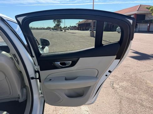 Used 2021 Volvo S60 T5 Momentum w/ Premium Package image 16