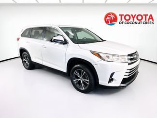 Used 2019 Toyota Highlander LE video 1