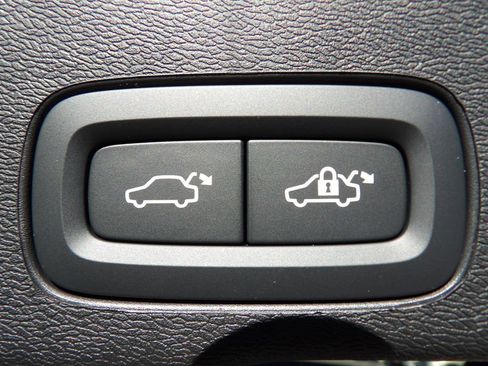 New 2026 Volvo XC60 B5 Ultra w/ Protection Package Premier image 28