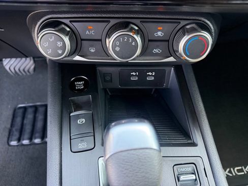 Used 2025 Nissan Kicks SV FWD image 35