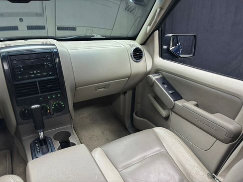 Used 2007 Ford Explorer XLT AWD/4WD image 38