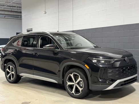 New 2026 Volkswagen Tiguan SE image 2