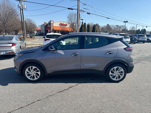 Used 2023 Chevrolet Bolt EUV LT image 4