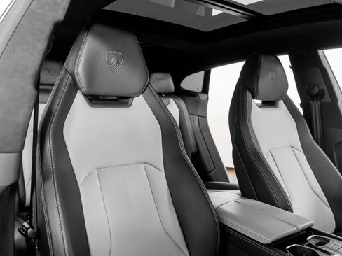 Used 2022 Lamborghini Urus AWD image 32