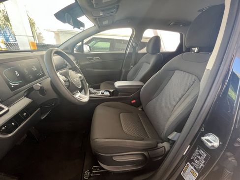 Used 2025 Kia Sportage LX image 25
