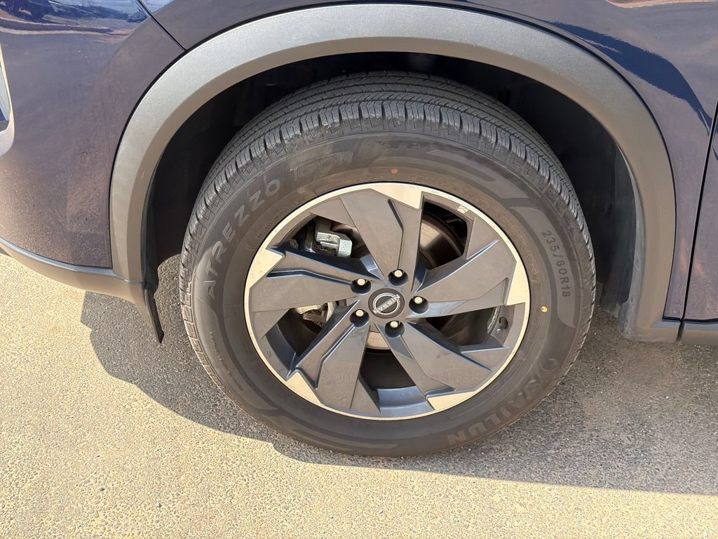 Used 2025 Nissan Rogue SV FWD image 11