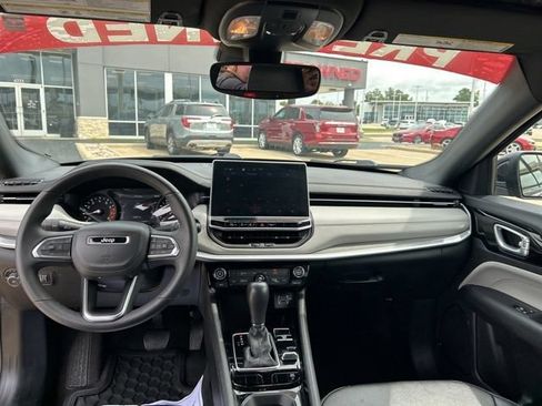 Used 2025 Jeep Compass Limited AWD/4WD image 40