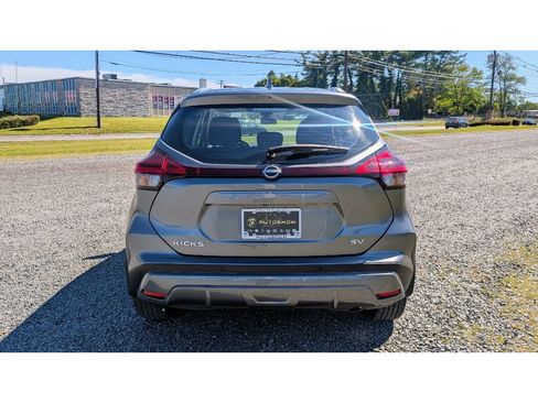 Used 2023 Nissan Kicks SV image 6